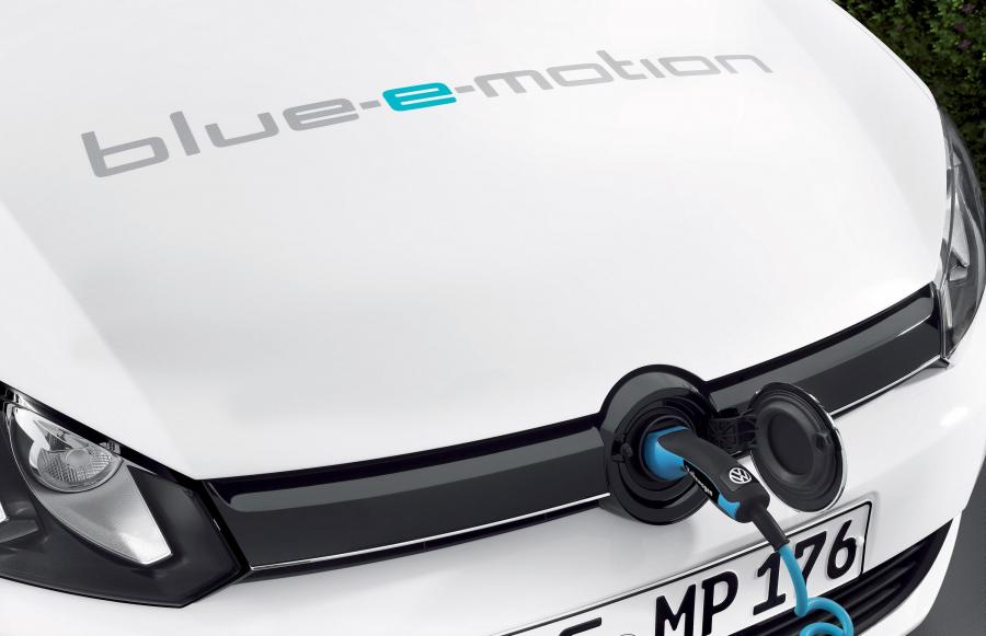 Volkswagen Golf Blue-E-Motion 2014 года  (фото 8 из 19)